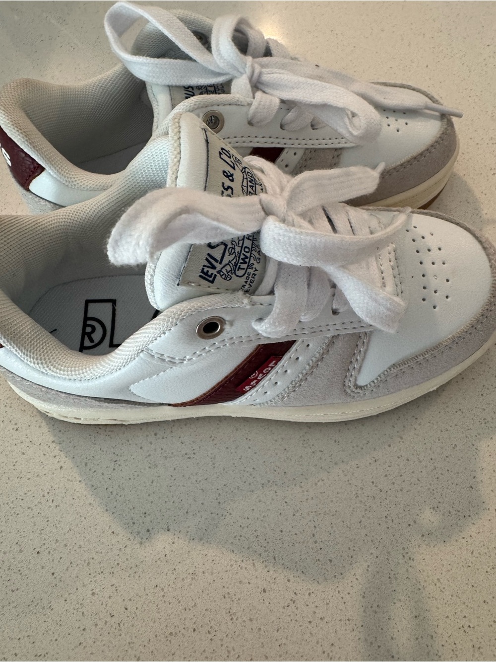 Levi’s Kids White & Burgundy Low Top Sneakers Size 11M - Picture 2 of 4